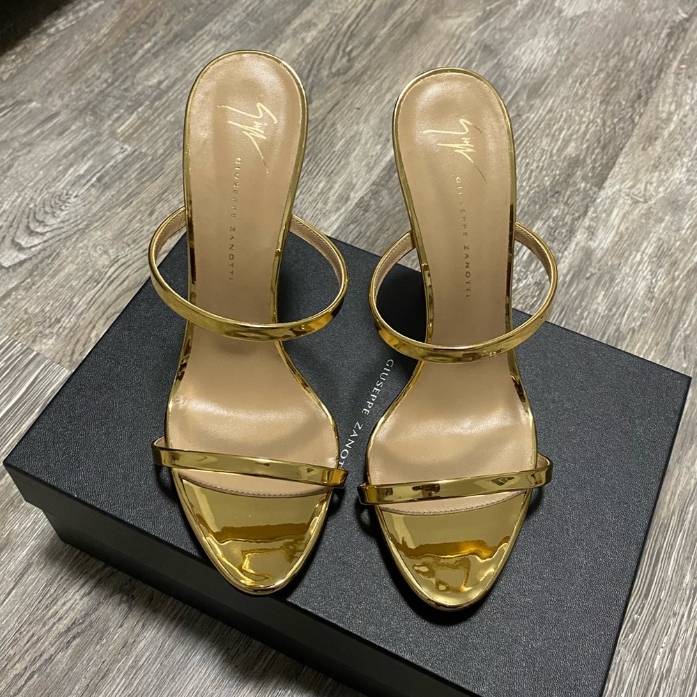 Giuseppe Zanotti Darsey Gold Metallic sandals